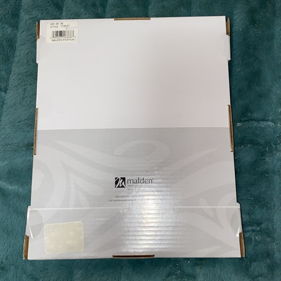 Malden 5x7 wood-look resin picture frame NWT - Picture 3 of 3